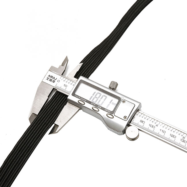 Adjustable flat bungee strap